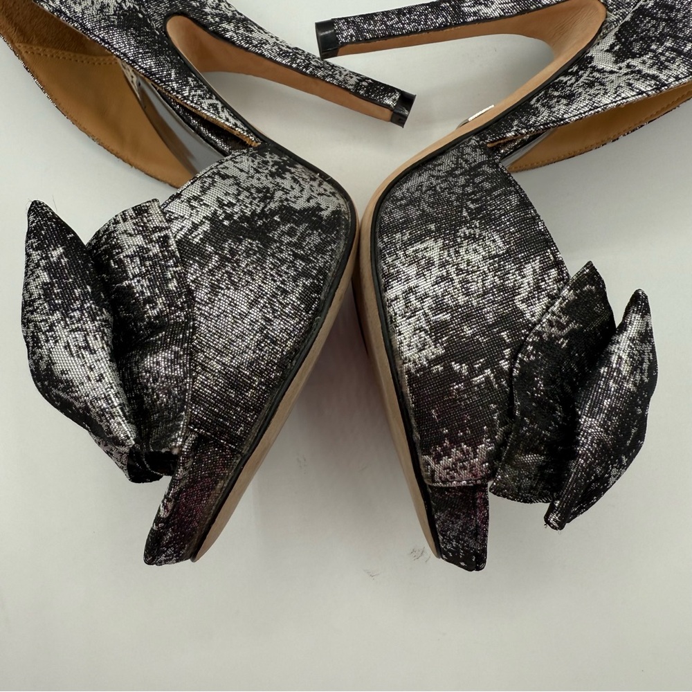 Badgley Mischka Platform Peep Toes Metallic Silver-Black Bow Heels Size 7.5 M - Picture 16 of 16